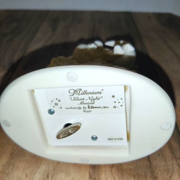 Roman Inc. Millennium Silent Night Musical Figurine 1997 Mary & Jesus Exclusive. - Picture 7 of 9